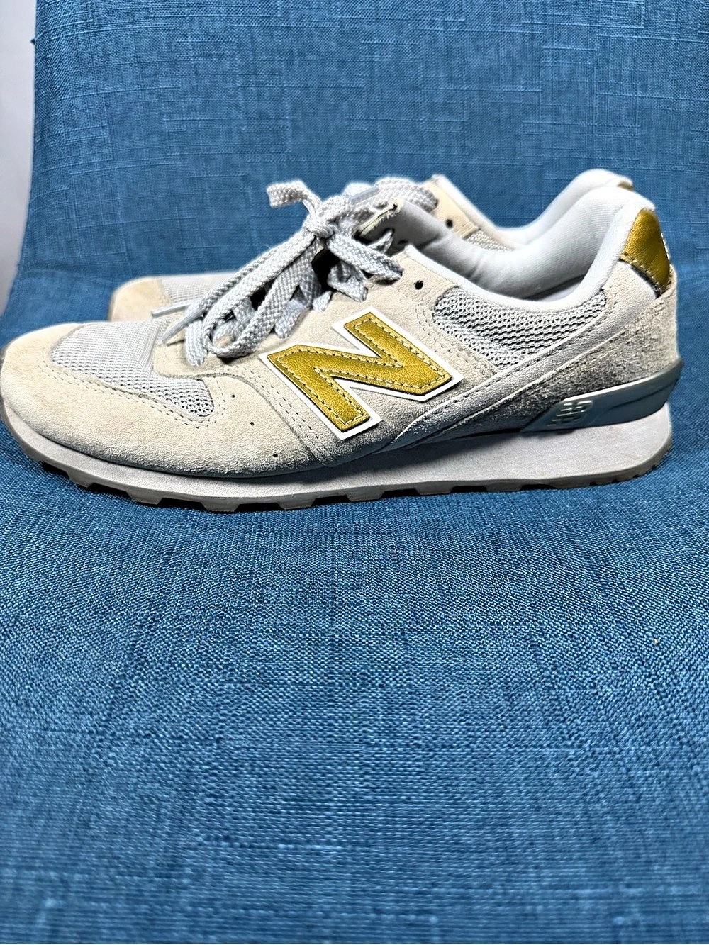 New Balance 696 Suede Sneaker Sneakers Gray & Yellow US 6
